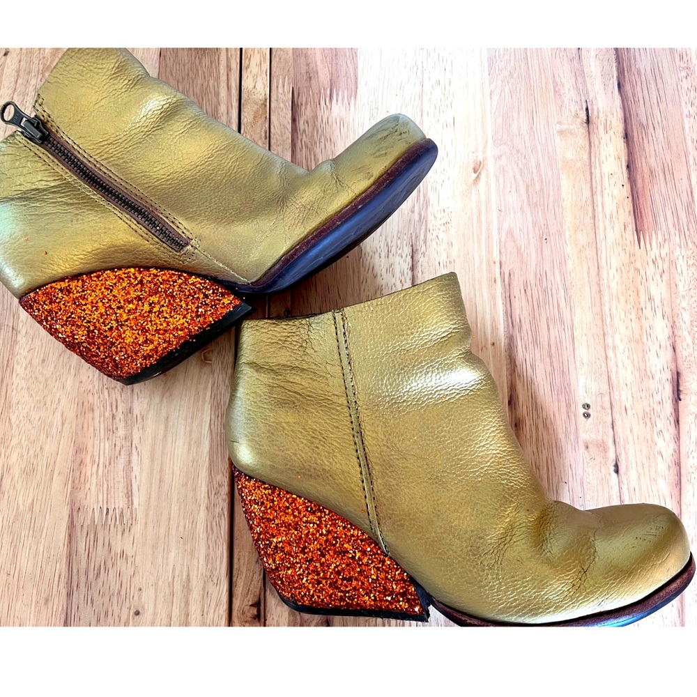 Kork-Ease Natalya gold and orange glitter wedge booties size 7 /38